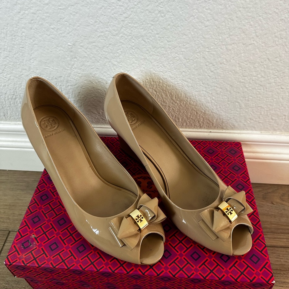 Tory Burch Women's Beige Peep-Toe Shoes 👠